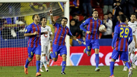 &Aacute;ngel Rodr&iacute;guez celebra el primer gol del Levante