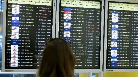 Panel de información de un aeropuerto Panel de información de un aeropuerto