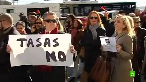 Jueces, fiscales, secretarios, funcionarios y abogados se unen para exigir a Gallardón que "rectifique" Jueces, fiscales, secretarios, funcionarios y abogados se unen para exigir a Gallardón que "rectifique"