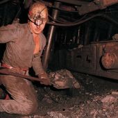 Minero trabajando en la mina