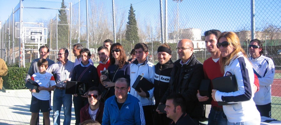 Foto de familia de los ganadores diversas categorías Foto de familia de los ganadores diversas categorías