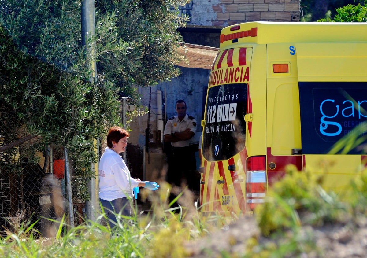 Muere atropellado por su propio coche cuando lo descargaba en Mazarrón Muere atropellado por su propio coche cuando lo descargaba en Mazarrón