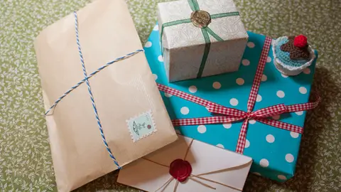 Cómo envolver regalos de forma exclusiva. Cómo envolver regalos de forma exclusiva.