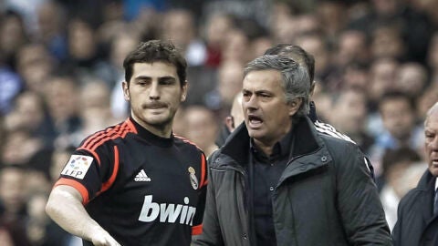 Casillas y Mourinho en el Bernab&eacute;u
