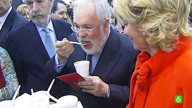 Arias Cañete: 'Veo un yogur caducado y ya puede poner la fecha que quiera, que me lo como' Arias Cañete: 'Veo un yogur caducado y ya puede poner la fecha que quiera, que me lo como'