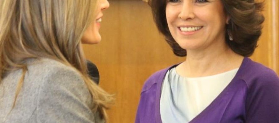 La princesa Letizia saluda a Isabel Gemio La princesa Letizia saluda a Isabel Gemio