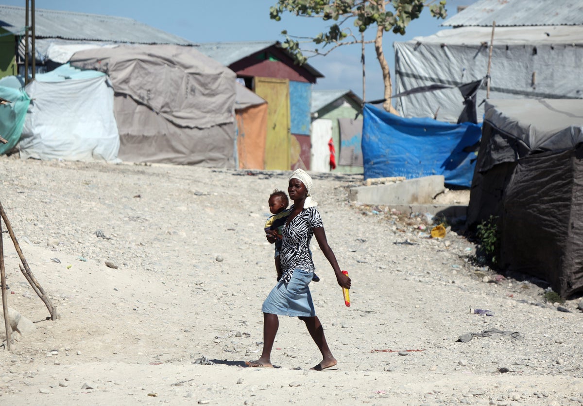 Vincent Maurepas: ‘Hay miles de personas que viven en tiendas de campaña’ Vincent Maurepas: ‘Hay miles de personas que viven en tiendas de campaña’