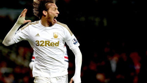 Michu celebra un gol con el Swansea