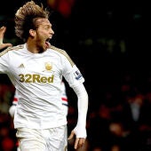 Michu celebra un gol con el Swansea