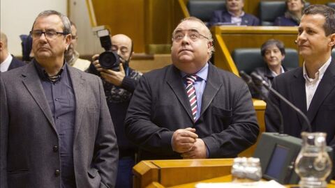 Los tres senadores elegidos por el Parlamento Vasco (de izda a dcha), I&ntilde;aki Goioaga, Tontxu Rodr&iacute;guez y Jokin Bildarratz.