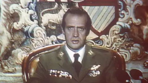 El Rey Juan Carlos, en su mensaje difundido en la noche del 23-F El Rey Juan Carlos, en su mensaje difundido en la noche del 23-F