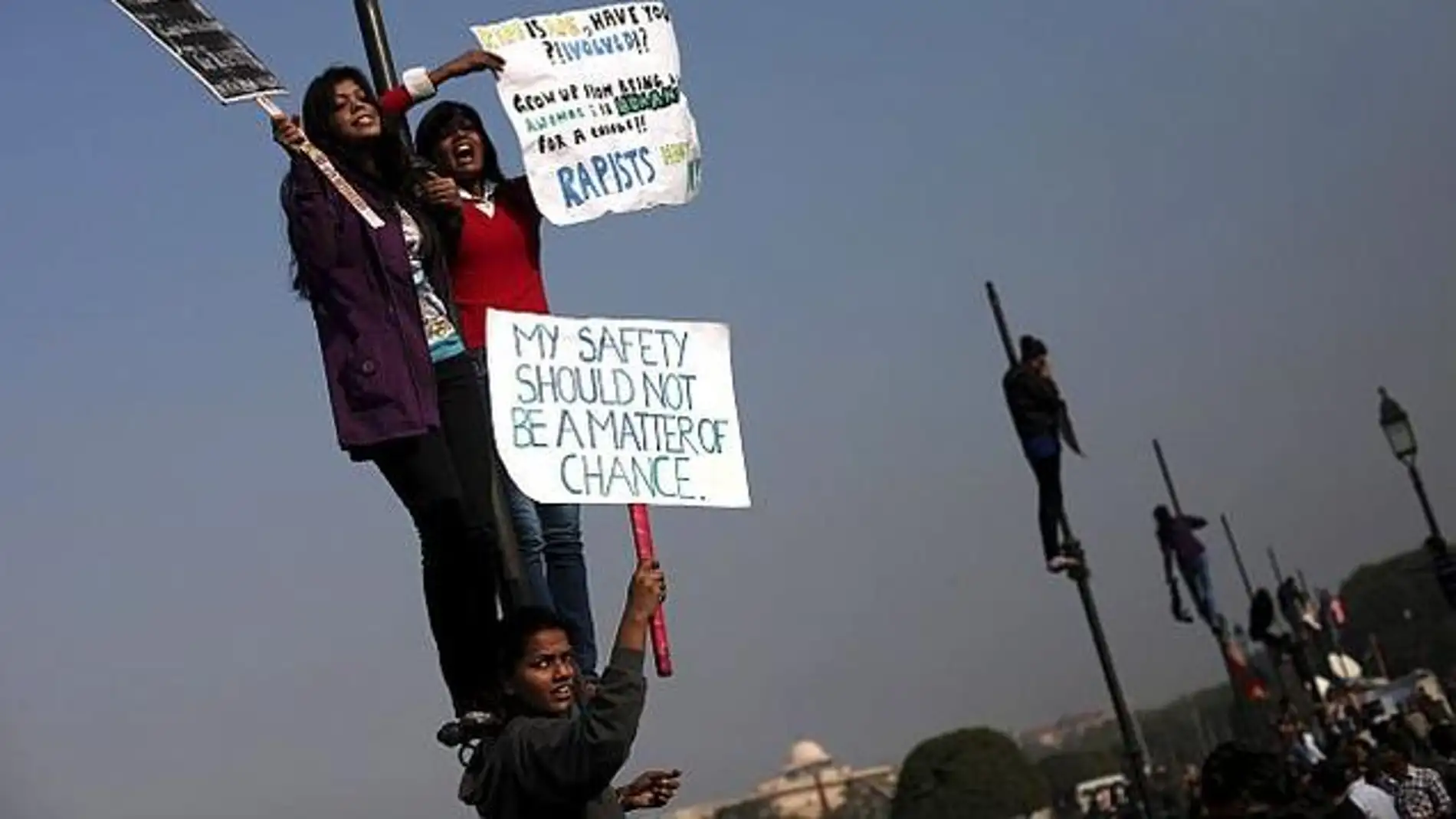 Protestas en Nueva Delhi por la situación de las mujeres en la India
