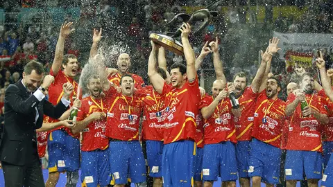 La selección de balonmano festejando. La selección de balonmano festejando.