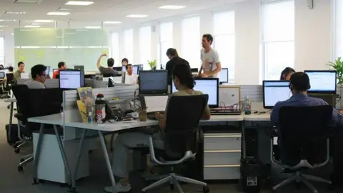 Ambiente de trabajo en una oficina. Ambiente de trabajo en una oficina.