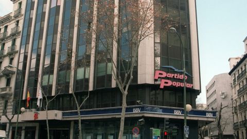 Fachada principal de la sede nacional del PP