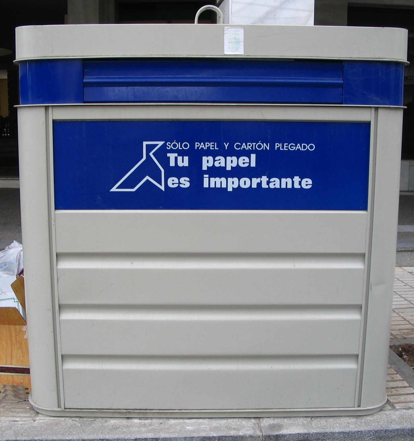 Pamplona en la Onda. El quinto contenedor, el marrón destinado a materia orgánica exclusivamente, se implantará en Barañáin en noviembre y para 2016 llegará a toda la comarca. Lo confirmaba hoy la directora del área de residuos de la Mancomunidad de la Comarca de Pamplona, Carmen Lainez. Pamplona en la Onda. El quinto contenedor, el marrón destinado a materia orgánica exclusivamente, se implantará en Barañáin en noviembre y para 2016 llegará a toda la comarca. Lo confirmaba hoy la directora del área de residuos de la Mancomunidad de la Comarca de Pamplona, Carmen Lainez.