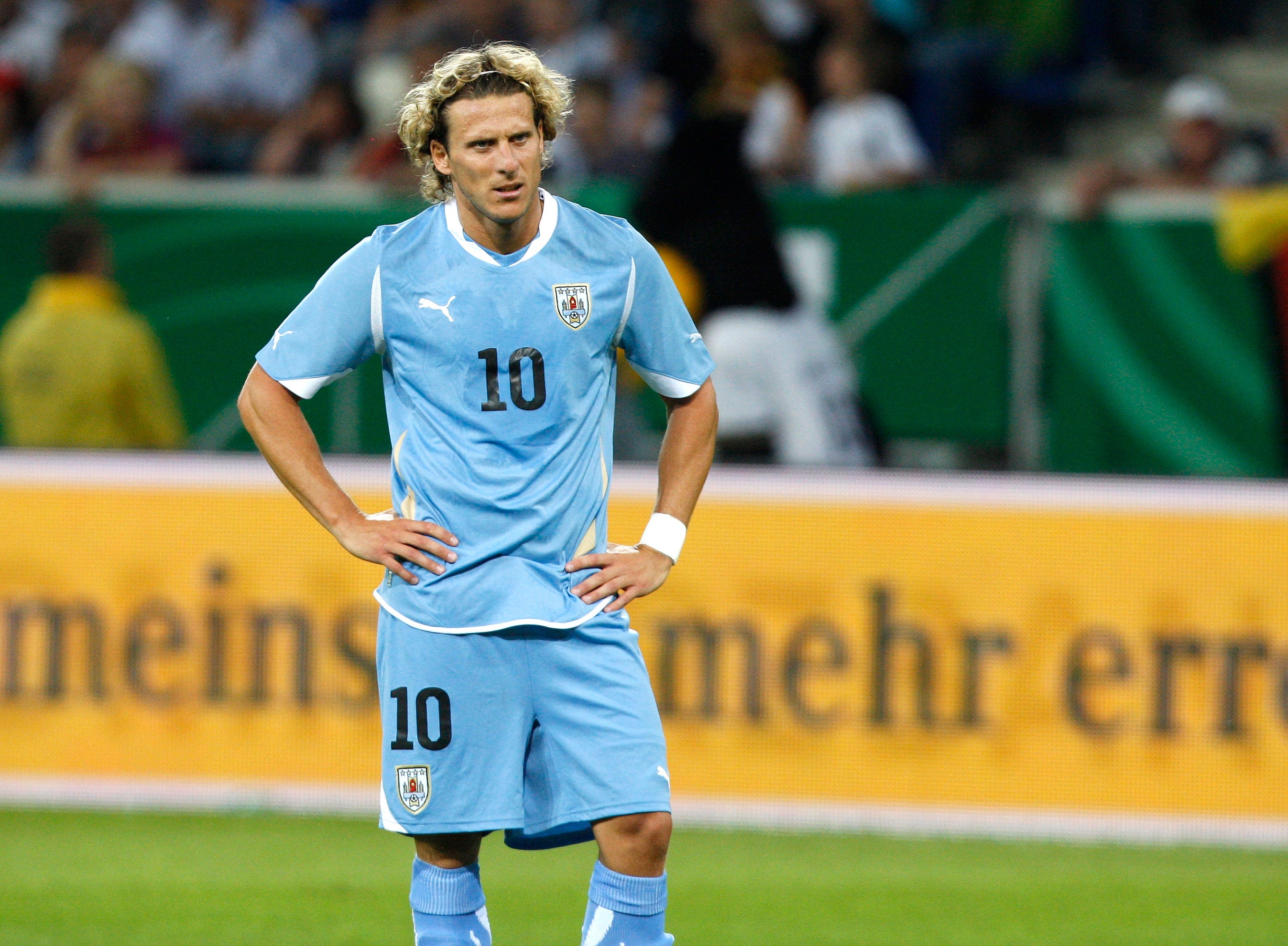 Forlán: ‘España es una de las que mejor juega al fútbol, es la favorita’ Forlán: ‘España es una de las que mejor juega al fútbol, es la favorita’