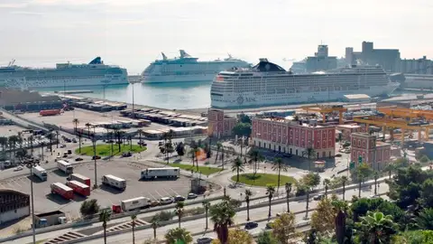 Vista general del puerto de Barcelona Vista general del puerto de Barcelona
