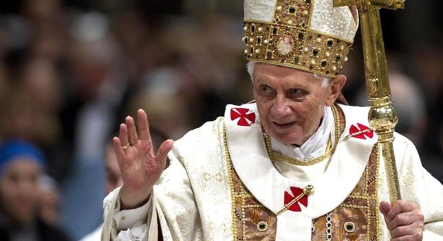 Tertulia: ¿A quién beneficia la renuncia del Papa? Tertulia: ¿A quién beneficia la renuncia del Papa?