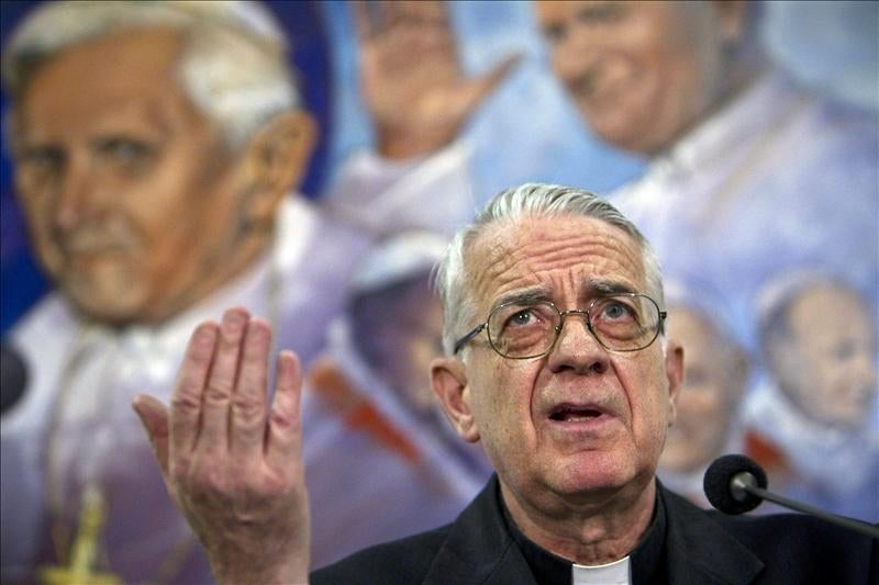 Federico Lombardi: 'El Papa no está enfermo, es una persona de 86 años con la salud normal de esta edad' Federico Lombardi: 'El Papa no está enfermo, es una persona de 86 años con la salud normal de esta edad'