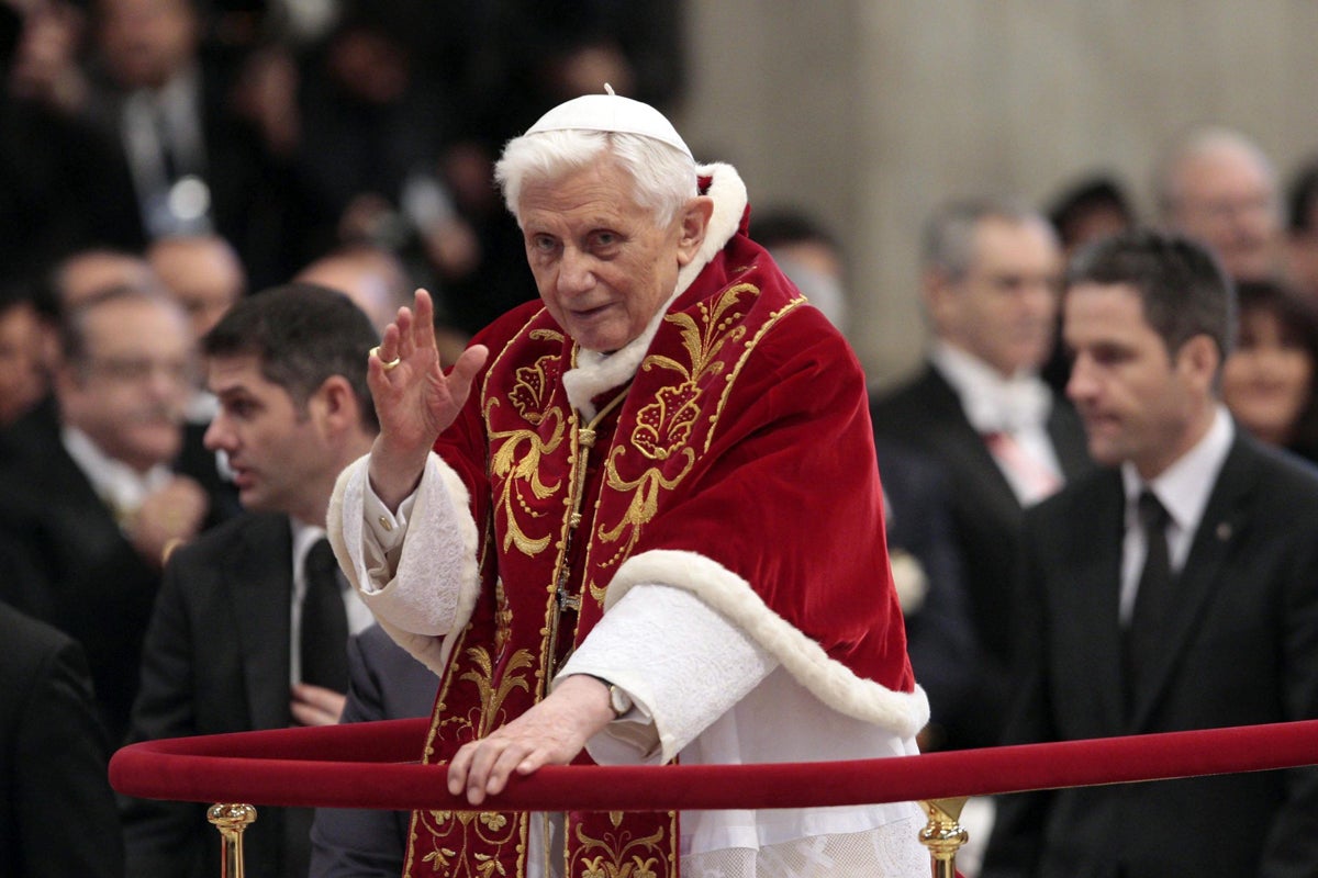 Rafael Ortega: 'Lo mejor sería que Benedicto XVI se recluyera' Rafael Ortega: 'Lo mejor sería que Benedicto XVI se recluyera'
