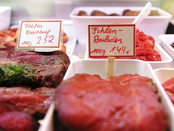 Desmantelada una red internacional que comerciaba con carne de caballo no apta para el consumo Desmantelada una red internacional que comerciaba con carne de caballo no apta para el consumo