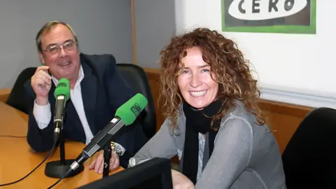 Alba Sola, actriz de doblaje, con Fernando del Collado en Onda Cero Alba Sola, actriz de doblaje, con Fernando del Collado en Onda Cero