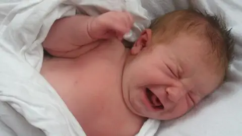 Bebé llorando Bebé llorando
