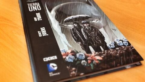 Batman Tierra Uno. Portada.