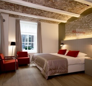 Una habitación de hotel Una habitación de hotel