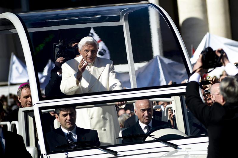 Tertulia: El último día de Benedicto XVI como Papa Tertulia: El último día de Benedicto XVI como Papa