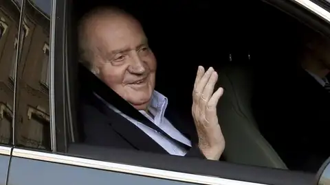 El Rey llega a la clínica para ser operado El Rey llega a la clínica para ser operado