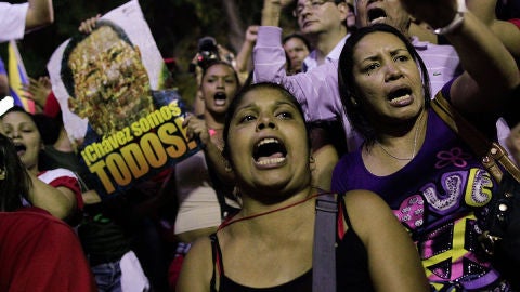 Seguidores del presidente venezolano en la plaza Bol&iacute;var
