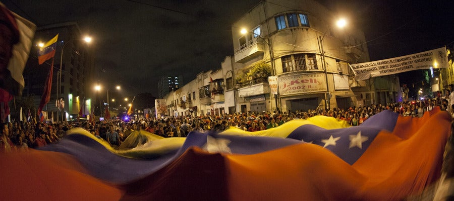 Seguidores del presidente de Venezuela salen a la calle. Seguidores del presidente de Venezuela salen a la calle.
