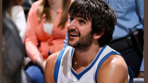 Ricky Rubio sonr&iacute;e