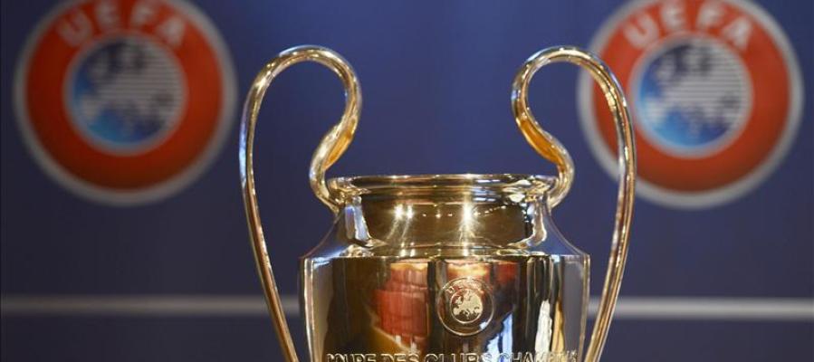 Vista de la copa de la Liga de Campeones de la UEFA Vista de la copa de la Liga de Campeones de la UEFA