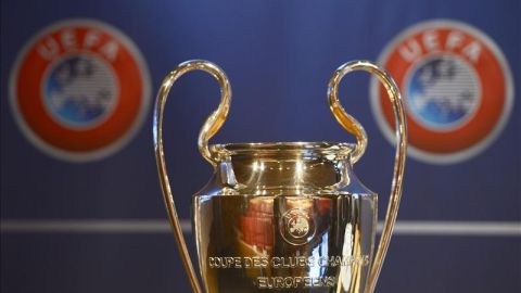 Vista de la copa de la Liga de Campeones de la UEFA