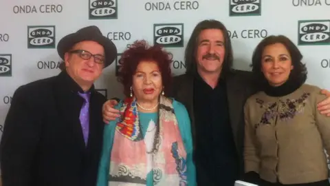 Isabel Gemio con Sara Montiel, Luis Cobos y Javier Gurruchaga Isabel Gemio con Sara Montiel, Luis Cobos y Javier Gurruchaga