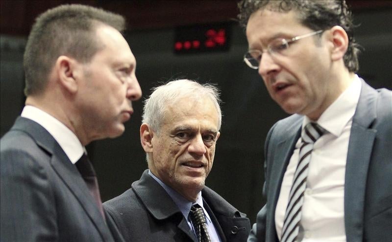 La Brújula de la economía: El eurogrupo recomienda a Chipre que no se ponga gravamen a los depósitos inferiores a los 100 mil euros La Brújula de la economía: El eurogrupo recomienda a Chipre que no se ponga gravamen a los depósitos inferiores a los 100 mil euros