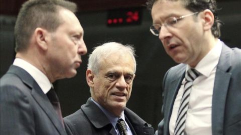 El ministro chipriota de Finanzas, el ministro griego de Finanzas, Yannis Stournaras y el presidente del Eurogrupo, Jeroen Dijsselbloem