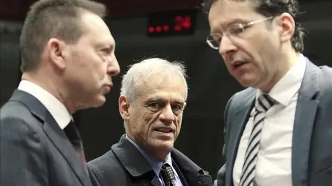 El ministro chipriota de Finanzas, el ministro griego de Finanzas, Yannis Stournaras y el presidente del Eurogrupo, Jeroen Dijsselbloem El ministro chipriota de Finanzas, el ministro griego de Finanzas, Yannis Stournaras y el presidente del Eurogrupo, Jeroen Dijsselbloem