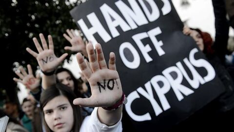Chipre sale a la calle para protestar