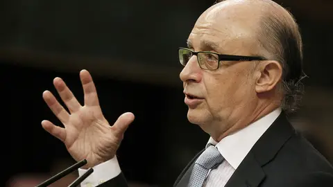 El ministro de Hacienda, durante su intervención en la sesión de control al Ejecutivo. El ministro de Hacienda, durante su intervención en la sesión de control al Ejecutivo.