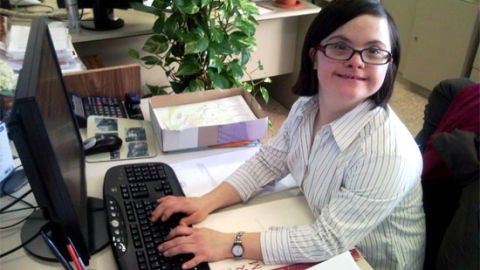 Trabajadora s&iacute;ndrome de Down