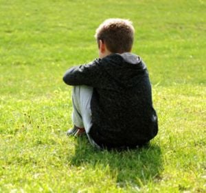 Un niño de espaldas Un niño de espaldas