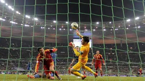 Pedro anota el gol de la victoria ante Francia Pedro anota el gol de la victoria ante Francia