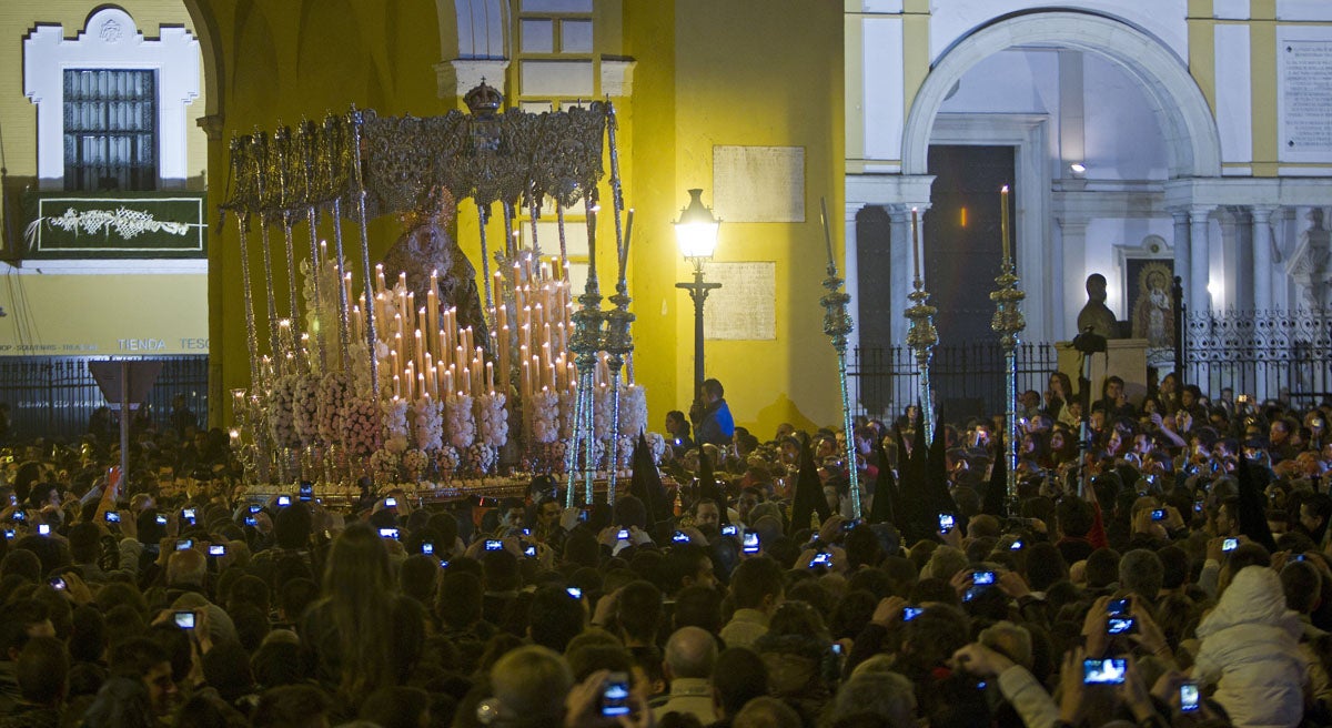 Sevilla recupera sus procesiones públicas "con normalidad" Sevilla recupera sus procesiones públicas "con normalidad"