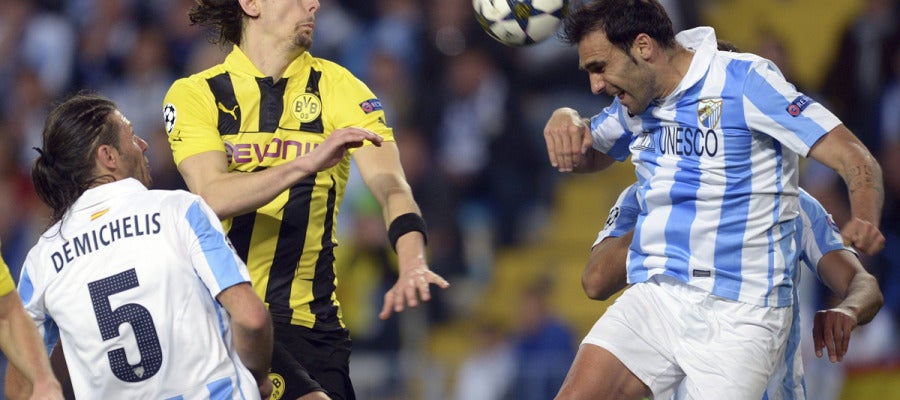 Subotic trata de marcar ante la presencia de Jesús Gámez Subotic trata de marcar ante la presencia de Jesús Gámez