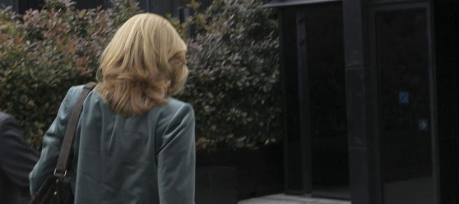 La infanta Cristina, de espaldas antes de entrar al trabajo La infanta Cristina, de espaldas antes de entrar al trabajo
