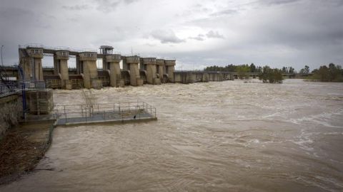 Los evacuados de Barba&ntilde;o, pendientes del cielo